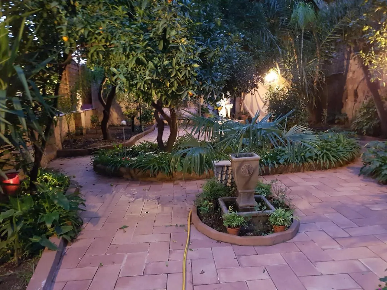 Bed and Breakfast Il Giardino di Daphne Napoli 0*,  Italia